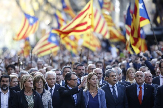 Καταλονία: Στο δικαστήριο για ανυπακοή ο Μας με συνθήματα ανεξαρτησίας